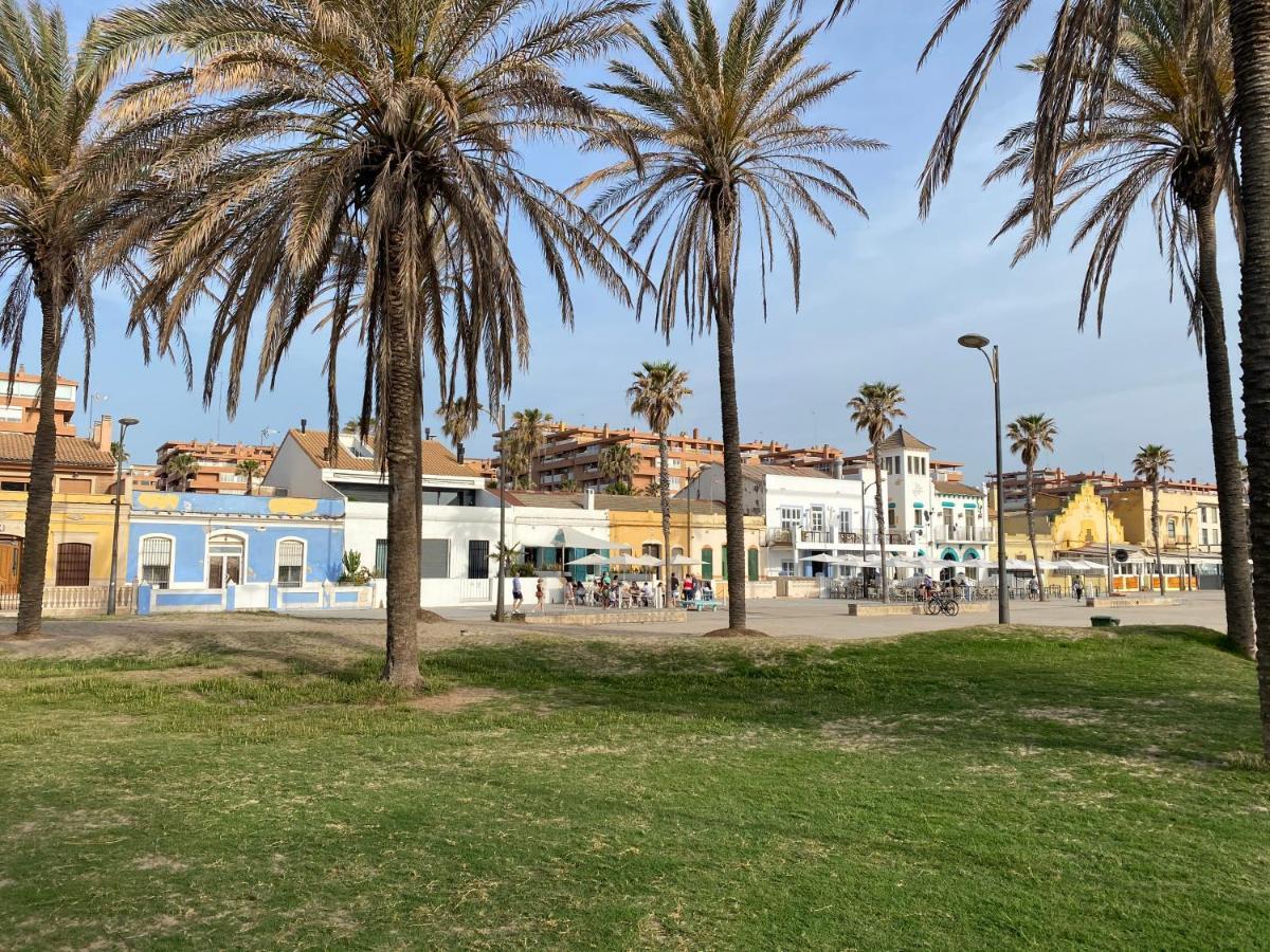 Alojamiento en primera línea de playa con WIFI Apartamento Valência Exterior foto